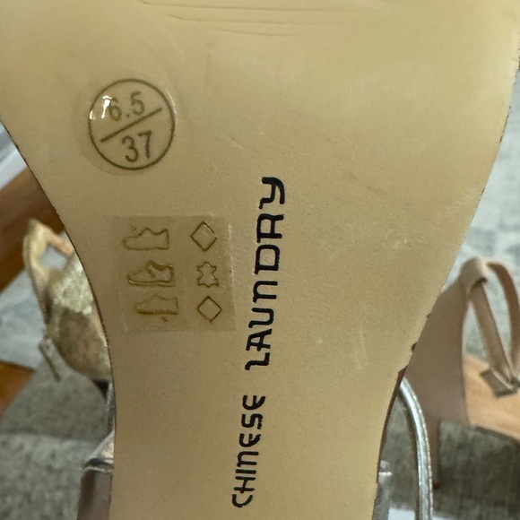 CHINESE LAUNDRY SABRIE SANDAL IN SILVER - Picture 8 of 13